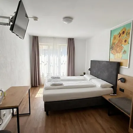 Hechtplatz Self Check In Hostal *